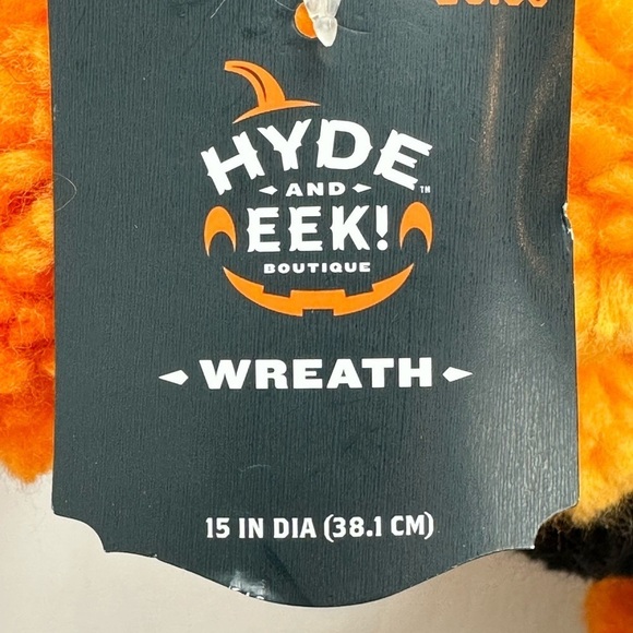 Hyde & EEK 6 LED Pumpkin Paper Lanterns Halloween Pom Wreath Indoor Decorations - Picture 11 of 14